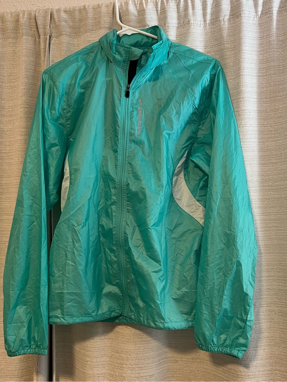 Brooks Women's Ultra Light Teal Running Jacket Shelter Technology Hideaway Hood